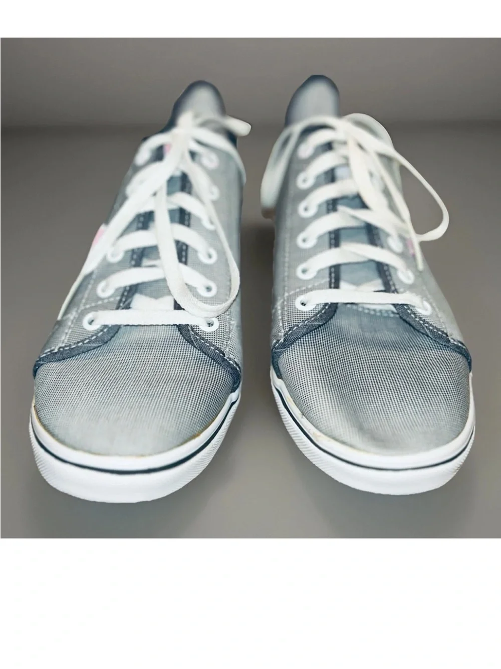 Vans Women's 11 Gray Canvas Lace Up Sneakers Pink Sole Low Top Atwood Skater Sho
